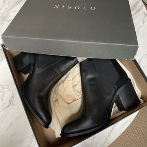 Nisolo Heeled Chelsea Boot Black - Size 8, never worn, perfect condition!